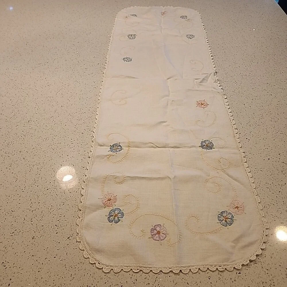 Vintage Table Runner Dresser Scarf Linen Embroidered Floral 42x14